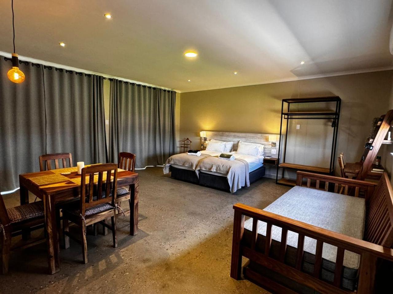 Flying Ostrich Guesthouse & Self-Catering Accommodation Mariental Exterior photo